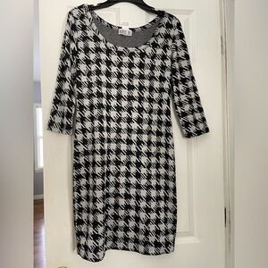 Robbie Bee Black and White Houndstooth Long Sleeve Dress